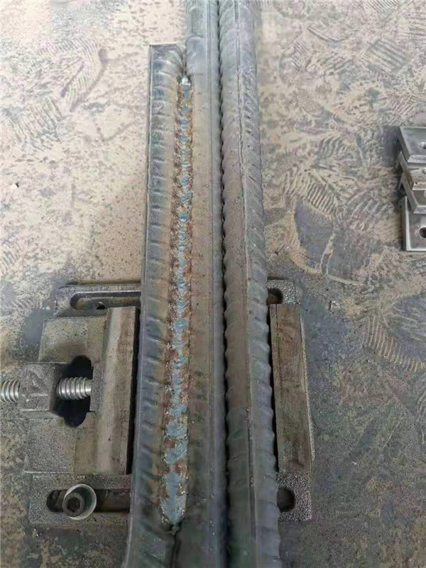 山東蓋骨梁焊接機器人